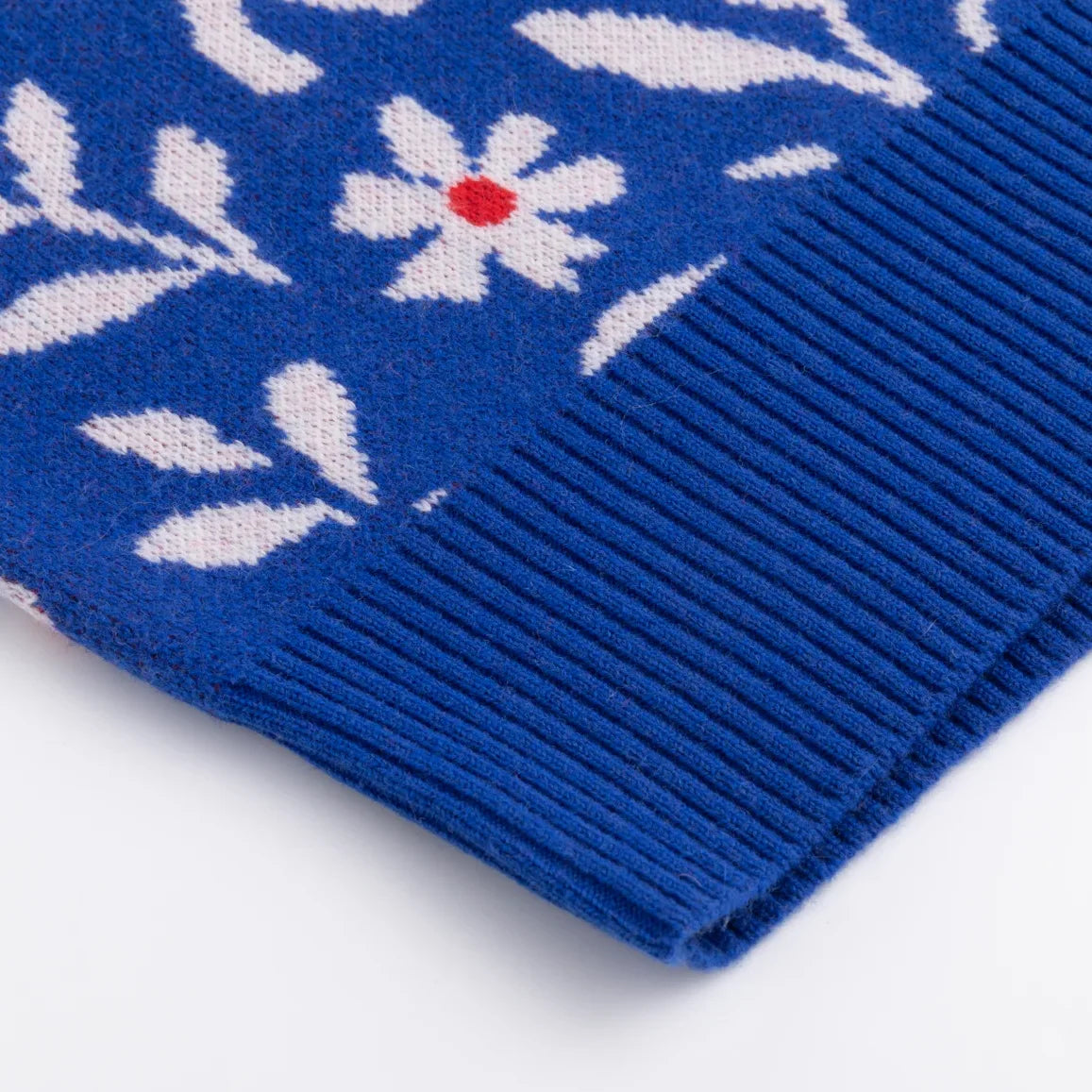 Blue ribbed hem and floral pattern detail on the No.21 Floral Flock jumper