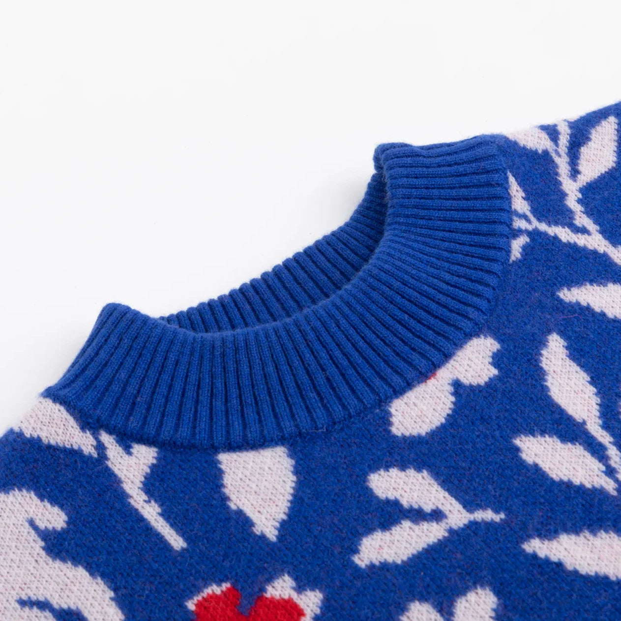 Ribbed blue neckline of the No.21 Floral Flock knitted jumper